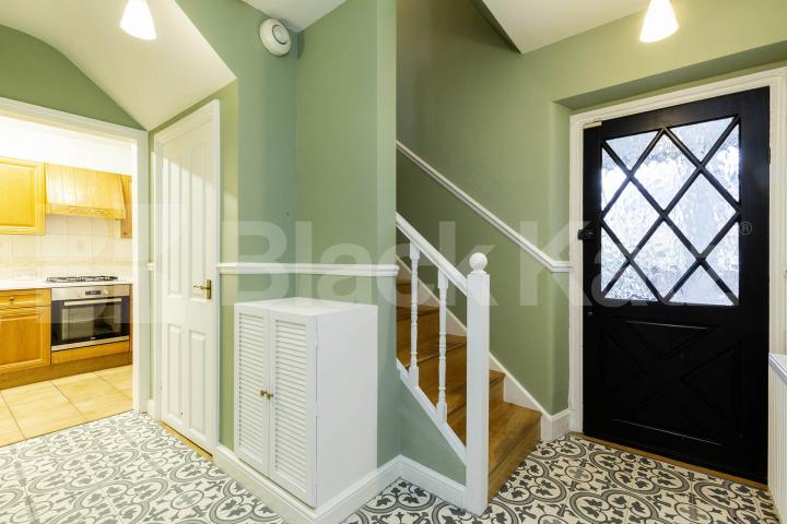 			3 Bedroom, 1 bath, 1 reception House			 Wormholt Road, Shepherds Bush